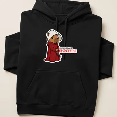Kawaii bear in red cloak with the phrase 'PREPARANDO LA RESISTENCIA' — printed on a unisex hoodie